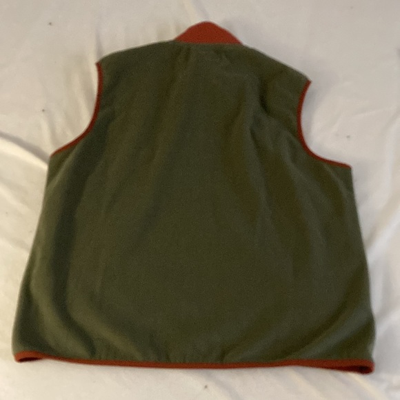 Roots fleece vest NWOT - Picture 7 of 7